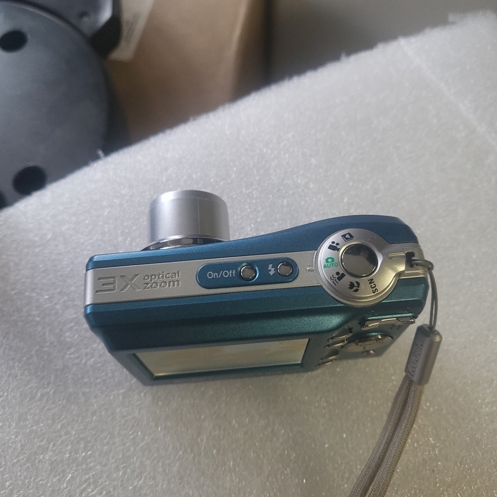 Kodak Easyshare C813 Camera - Picture 4 of 7